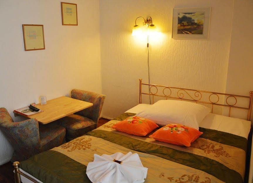 Pension Ingeborg Berlin Exterior photo